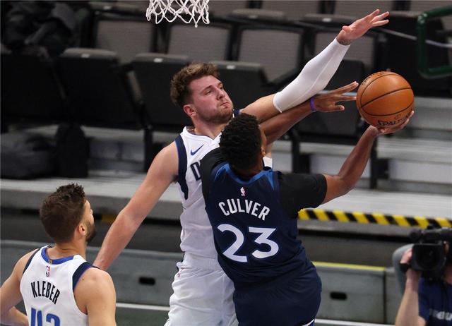 的足球比赛 的足球比赛