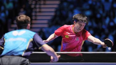 运丨泳池里 运丨泳池里